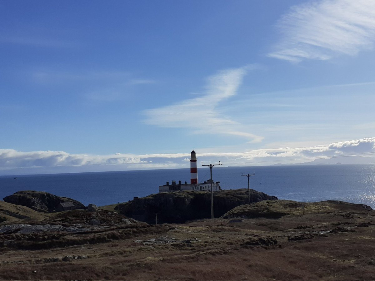 roaringreads's tweet photo. Started our day yesterday with a walk to Eilean Glas & a #Shorewatch from the lighthouse. How lucky are we that volunteering for @whalesorg means spending a morning here.
And we actually saw 🐬 🐬 🐬 https://t.co/fF6mROscHw