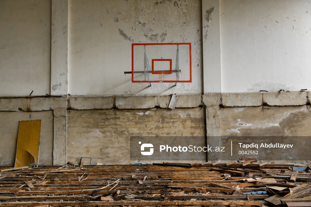 PhotoStockaz's tweet image. Zaqulba qəsəbəsində məhvə tərk edilmiş "Gənclik" sanatoriyası
#sanatoriya #gəncliksanatoriyası #baxımsız #tərkedilmişbina #zaqulba #qapı #pəncərə #divar #pilləkən #fotoreportaj #photo #Stock #Azerbaijan #Baku
🏚️ Ətraflı: photostock.az/media/6401F38B…