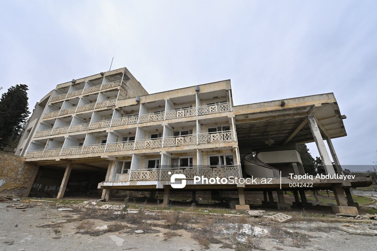 PhotoStockaz's tweet image. Zaqulba qəsəbəsində məhvə tərk edilmiş "Gənclik" sanatoriyası
#sanatoriya #gəncliksanatoriyası #baxımsız #tərkedilmişbina #zaqulba #qapı #pəncərə #divar #pilləkən #fotoreportaj #photo #Stock #Azerbaijan #Baku
🏚️ Ətraflı: photostock.az/media/6401F38B…