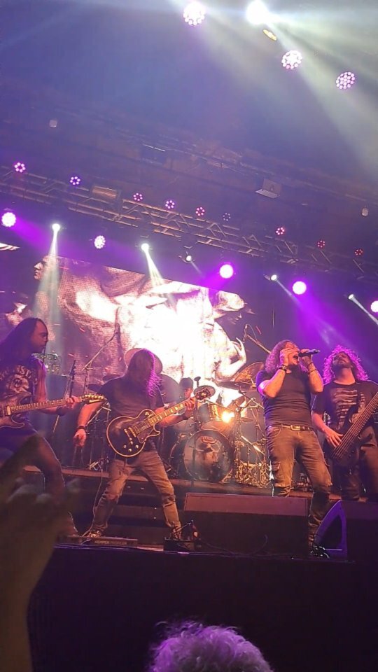 Rocktambulos's tweet photo. En la celebración de los 30 años de Angra no podía faltar el clásico "Rebirth" ❤️
Uno de esos temas que nunca nos cansaremos de escuchar y pudimos disfrutarlo anoche en Buenos Aires 🤘
Mira nuestras stories para ver más videos 😉
#Angra #AngraBand #… https://t.co/hbcovobDai https://t.co/aYrxgkDP3R
