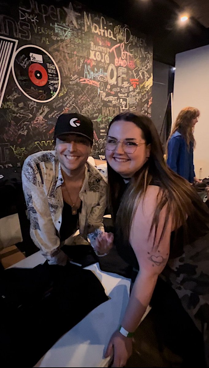 onewishmallow's tweet photo. best night ever 🖤

(if y’all are ever in kc again &amp; wanna see cocaine bear, you know where to find me <3 @EmblemThree ) https://t.co/4vpv0eNSxm