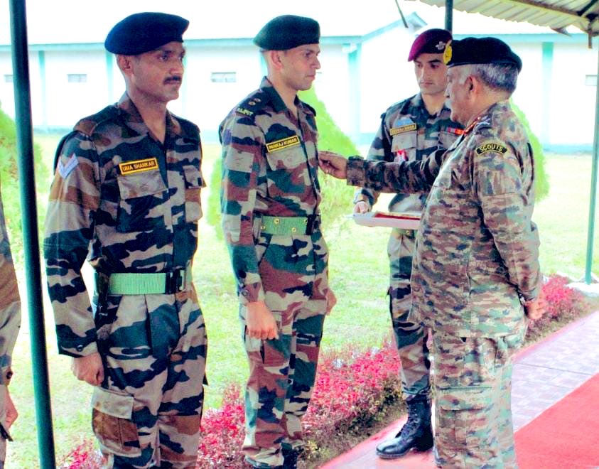 trishakticorps's tweet photo. #ArmyCdrEC felicitated #TrishaktiCorps Team who were crowned the #ArmyChampions in the #ArmyAdventureChallengeCup2023 ensuring unwavering victory for #EasternComd. Two individuals awarded #ArmyCdrEC Commendation Cards for superlative performance.
@adgpi
@easterncomd https://t.co/cfXfDwpM5L