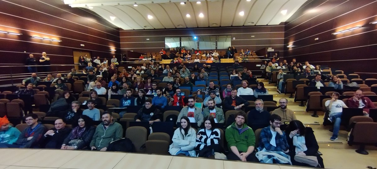 Tempranito de vuelta a Granada, la presentación de POBRE DIABLO ayer estuvo genial. Muchas gracias a todos los asistentes, a la organización del Salón del Cómic de València, Buendía Estudios, Rokyn Animation, HBOMax y Cinemascomics. #PobreDiablo #Mefisto #Cancerbero