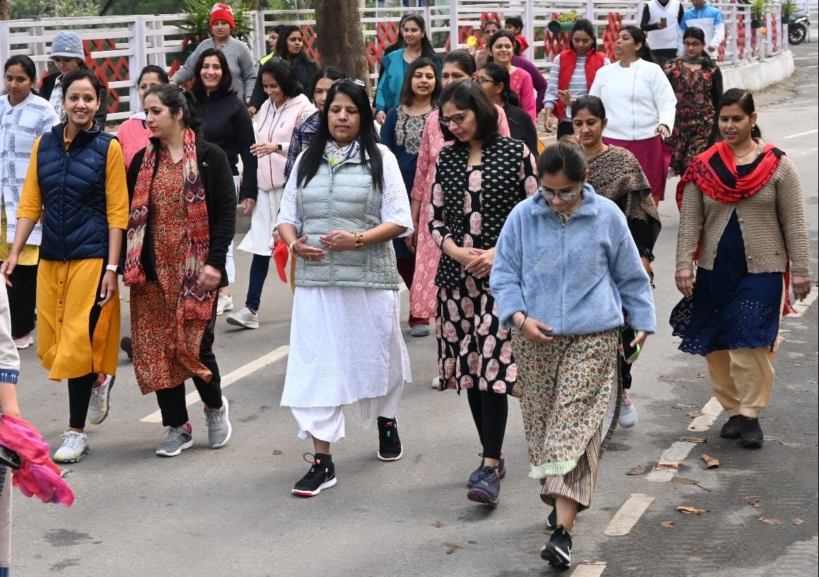 trishakticorps's tweet photo. #IWD2023 

Committed towards #WomenEmpowerment, #IndianArmy inspires Women to shatter the glass ceiling and  achieve the extraordinary, Every day !   #BlackCatPariwar organised a #Walk@thon at Gangtok to celebrate the indomitable spirit of Womanhood.

@adgpi 
@easterncomd https://t.co/OIqwoya8Kr
