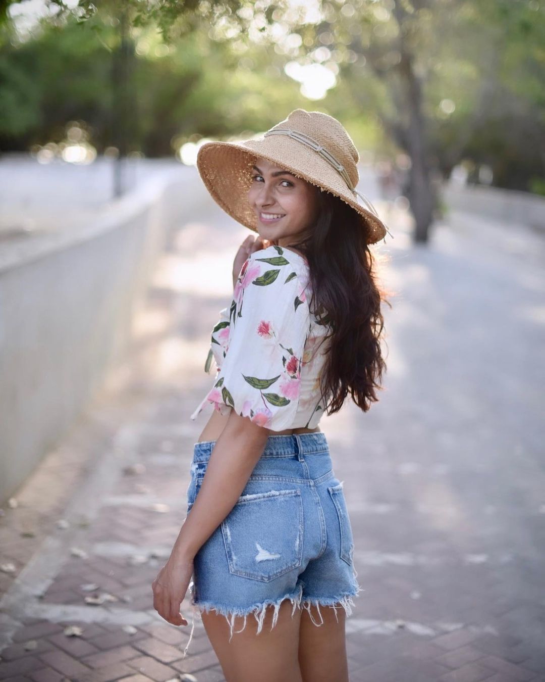 FqcPlV6akAAZQn0?format=jpg&name=large