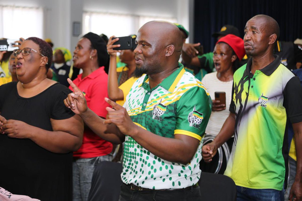 MYANC's tweet photo. @MyANC NEC member ,Dr Aaron Motsoaledi  joined by PEC member , Comrade Avela Mjajubana  @ OR Tambo  Regional General Council at Cosy Pozy Botique Hotel in Lusikisiki.
#ANCRGC
#ANC111 https://t.co/5cvW5csTUm