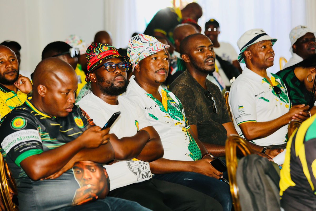 MYANC's tweet photo. @MyANC NEC member ,Dr Aaron Motsoaledi  joined by PEC member , Comrade Avela Mjajubana  @ OR Tambo  Regional General Council at Cosy Pozy Botique Hotel in Lusikisiki.
#ANCRGC
#ANC111 https://t.co/5cvW5csTUm