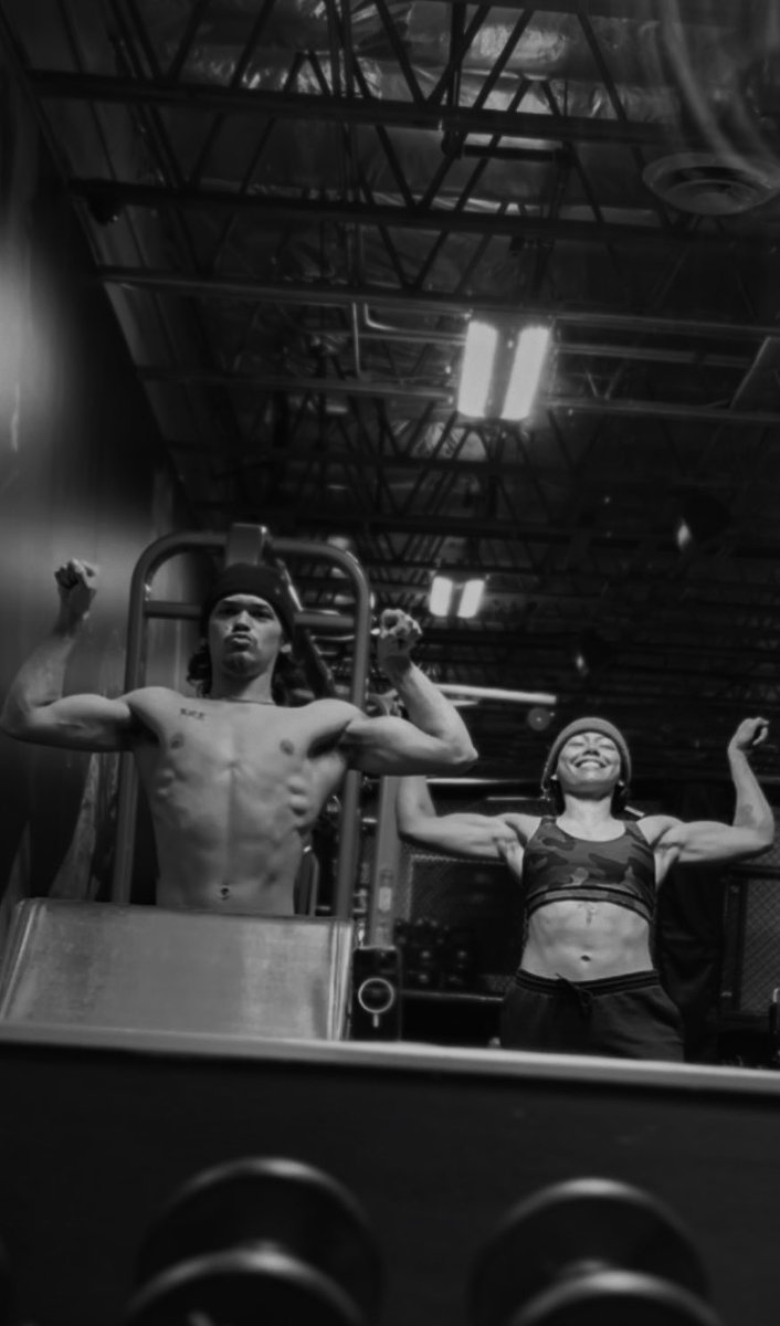 b_ffitness's tweet photo. #pose #progresscheck #gym #gymcouple #workoutmotivation #Gains https://t.co/McCYajYc92