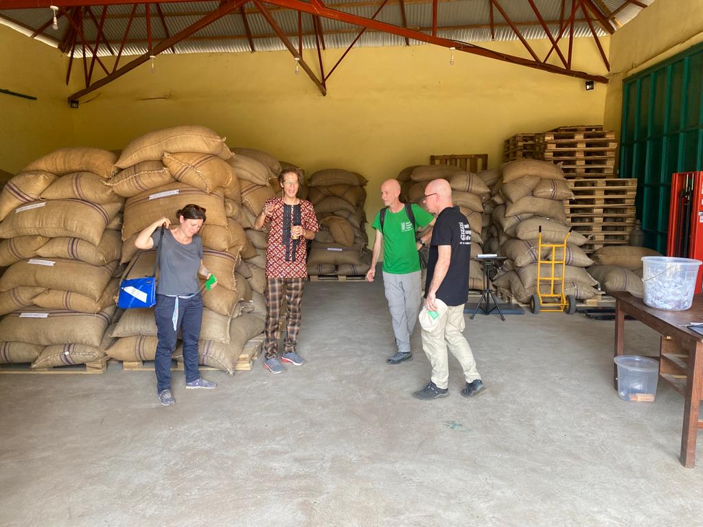 WHHSLE's tweet image. Exploring the @WHHSLE led #cocoa #ValueChainDevelopment, from #bean to #chocolate are the global Director Programs @bettina_iseli, CFO Christian Monning &amp;amp; CD Stefano Temporin interventions supported by @EUinSierraLeone, @giz_gmbh @BMZ_Bund &amp;amp; @Welthungerhilfe @GERinSalone