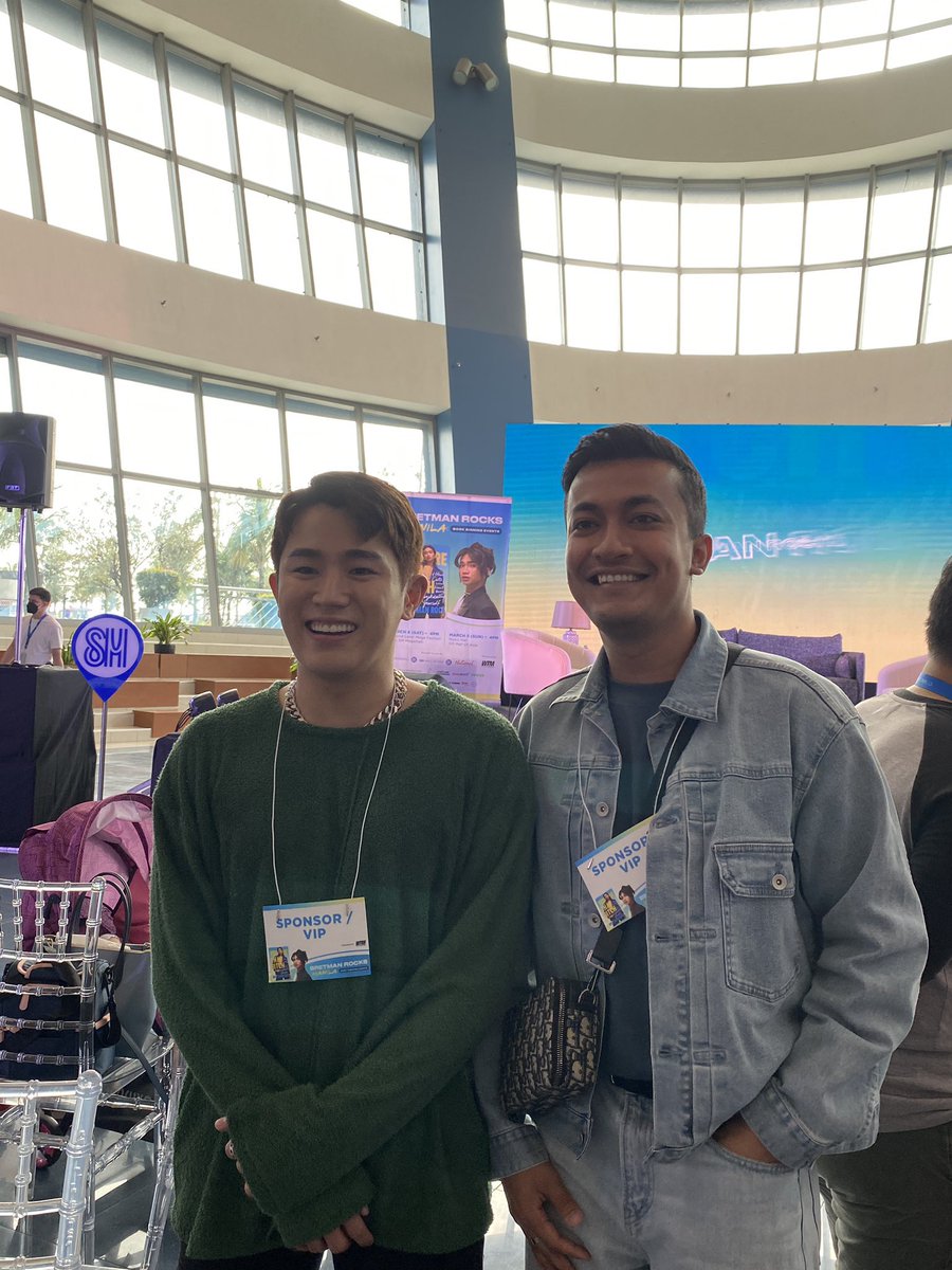 lyka_nics's tweet photo. MGA BHIE!

Content creators @marvsfojas and @benedict_cua are here at #BretmanRock’s book signing event at the SM MOA Music Hall. | #BretmanRocksManila https://t.co/89K7Al4wMy