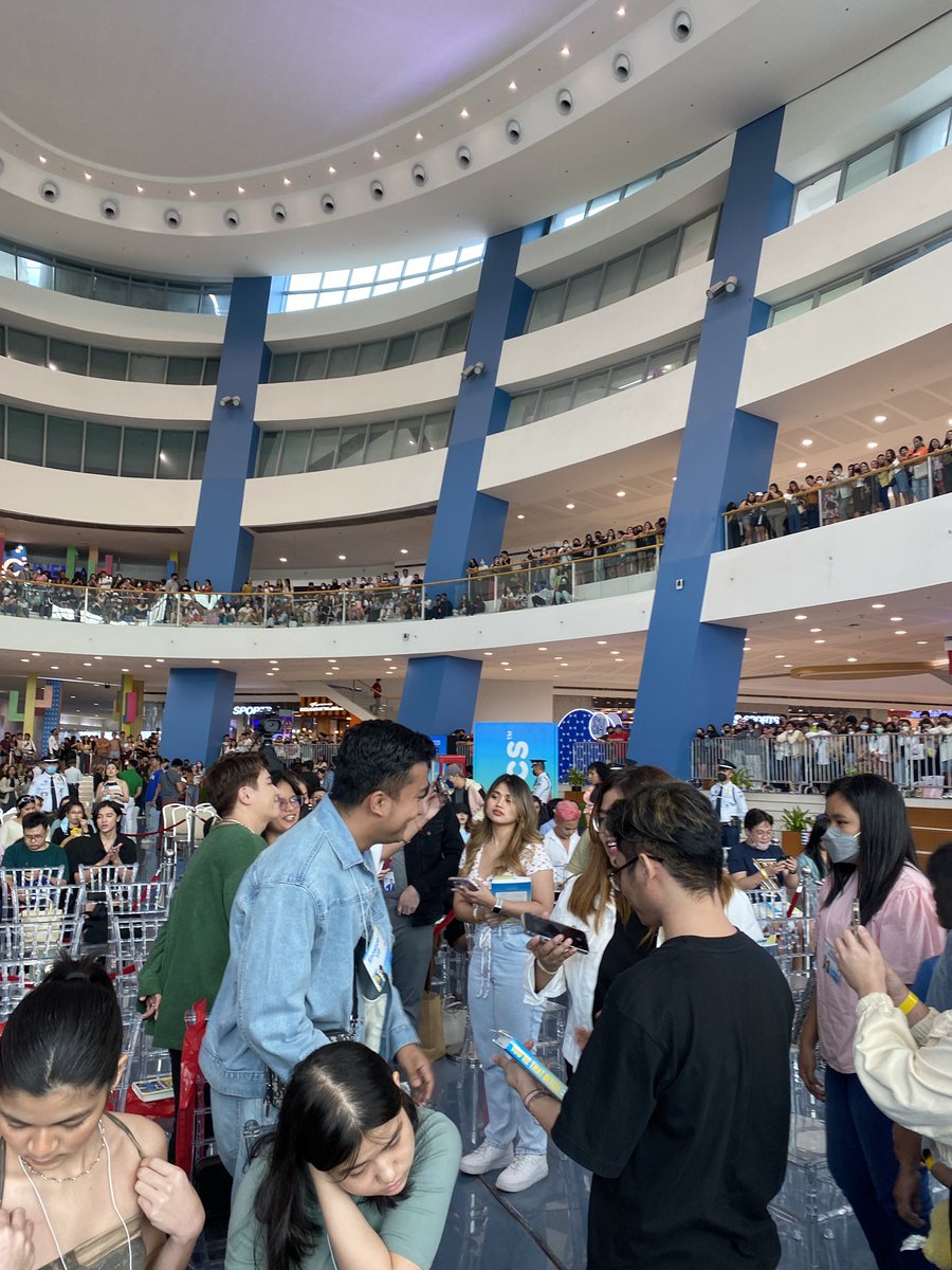 lyka_nics's tweet photo. MGA BHIE!

Content creators @marvsfojas and @benedict_cua are here at #BretmanRock’s book signing event at the SM MOA Music Hall. | #BretmanRocksManila https://t.co/89K7Al4wMy