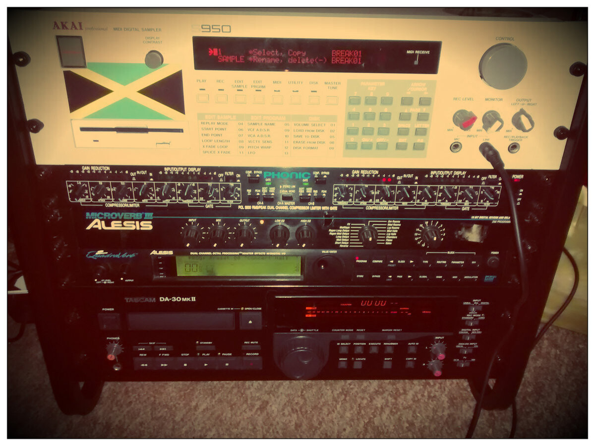 rexnottyrant's tweet photo. tho, judging from this photo slipped quietly into Kid Lib's bandcamp title page; the Kid may not be one...very oldschool kit... https://t.co/gU6KytqNHL