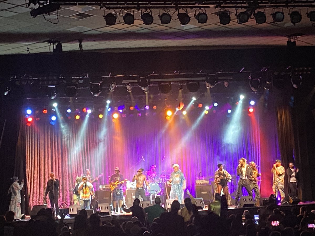Juan_L_Torres's tweet photo. Uncle George brought down the roof at Chumash Casino! #GeorgeClinton #ChumashCasino #Funkadelic #Parliament #Funkateer #MothershipConnection 🛸🛸🛸🤘🏽🤘🏽🤘🏽!!! https://t.co/dkJfxW1K56