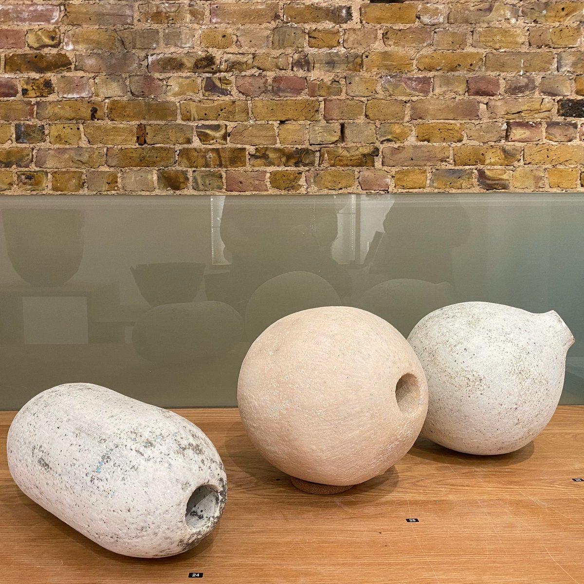 Beautiful work by Jane now showing @CeramicsCentre 
in Drawing Connections. 

@jcairnsceramics 
<a href="/RachelWood2/">Rachel Wood</a> 
#AdelaPowell 

#clay #ceramics #contemporaryceramics #contemporarycraft #art #object #DrawingConnections #CPA #exhibition #material #janecairns #rachelwood #adelapowell