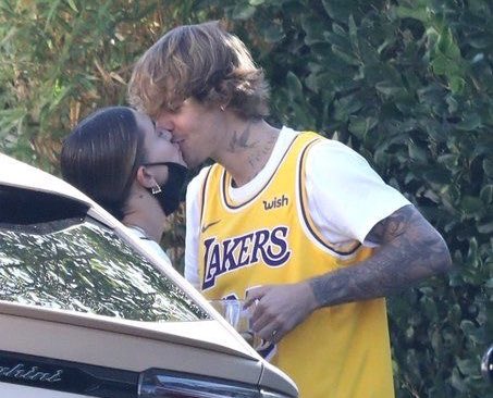 returnofbizzle's tweet photo. for everyone wondering why justin bieber isn’t defending hailey bieber, this was the last time justin publicly defended her. “this ends here will never re-engage with this”  and he wasn’t playing!!! he doesn’t have to engage in petty social media drama unlike some. https://t.co/DFj6E5QSyY