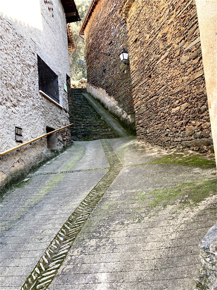 teresalasom's tweet image. Rincones especiales y mágicos #RobledillodeGata #SierradeGata