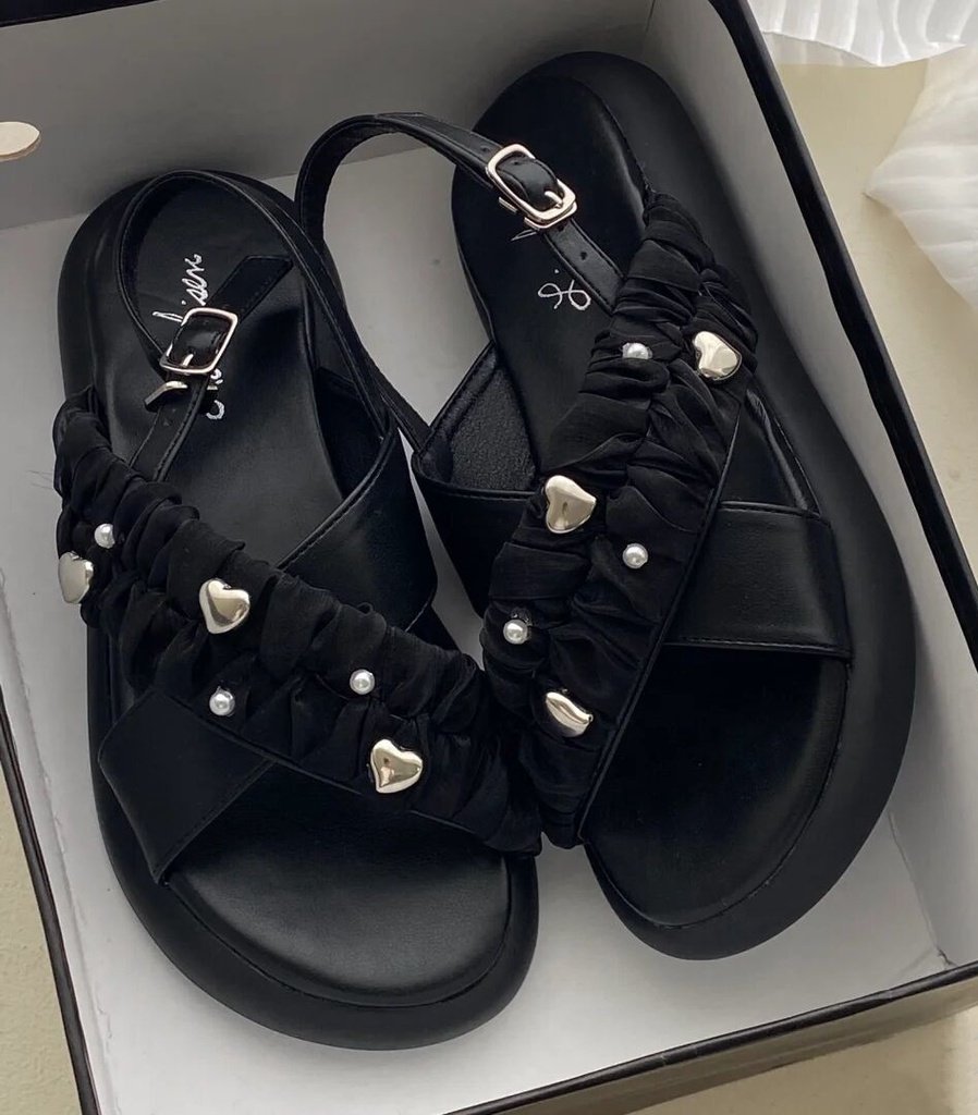 iyasudadeh_'s tweet photo. SANDAL NYAMAN BUAT CEWE

— a thread https://t.co/snvSxxnhXM