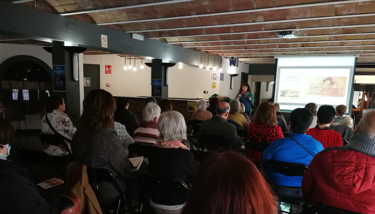 SabateMarin's tweet image. Ahir al matí vaig tenir el goig de parlar de la #Barcelonamodernista i revolucionària a partir d&apos;#Elveldeladeessa. Gràcies al @casinoaliancap9 del #Poblenou per acollir-me tan bé i, com sempre, mil gràcies als meus estimats @EtceteraLLibres per tot i per tant. Sou grans 💜