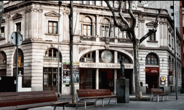 SabateMarin's tweet image. Ahir al matí vaig tenir el goig de parlar de la #Barcelonamodernista i revolucionària a partir d&apos;#Elveldeladeessa. Gràcies al @casinoaliancap9 del #Poblenou per acollir-me tan bé i, com sempre, mil gràcies als meus estimats @EtceteraLLibres per tot i per tant. Sou grans 💜