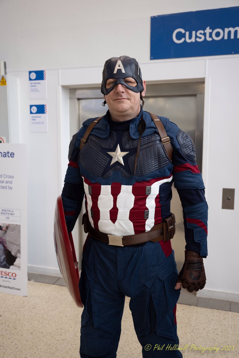 A stellar line up <a href="/TescoOldham5731/">TescoOldhamExtra</a> yesterday #StarWars #Marvel #DC