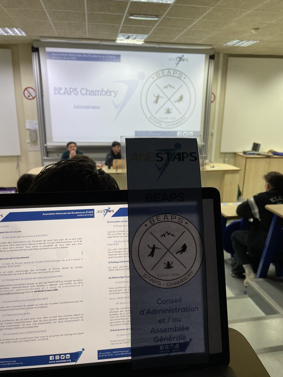 BeapsStaps's tweet image. [#CONGRESANESTAPS] 

Le @BeapsStaps est présent pour vous représenter au mieux en tant qu’association administratrice au conseil d’administration de l’@ANESTAPS 

Le temps pour nous de parler des différents projets pour notre filière STAPS 🎓📚🗳️