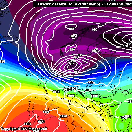 sturmwetter1703's tweet photo. Hier sehen wir was Entstehen könnte, wenn die ganze Energie zwischen dem tiefen #Geopotential über Nordeuropa (Lila Farbe) und dem hohen Geop. über Südwest-#Europa (Orange/Rote Farbe) genau über #Deutschland den #Luftdruck ausgleicht, ein #Orkantief wie #ECMWF P.5 rechnet! https://t.co/8F1a66AKnE