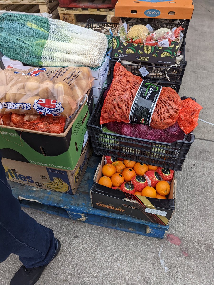 FoodCycle_BHam's tweet photo. Thank you @bhamwsmkt  for the donations 🙏🏻🙏🏻🙏🏻 amazing support to help @foodcycle  feed the community https://t.co/rR2Ao5borH