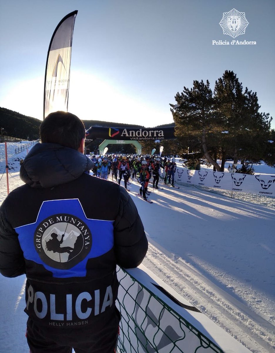 andorra_policia's tweet photo. Aquest cap de setmana també garantim la #seguretat a l’#AndorraSkimo.
🎿Bona competició a totes les persones que hi participen!
#PoliciaAndorra #Amblesport https://t.co/lJlhcZyklC