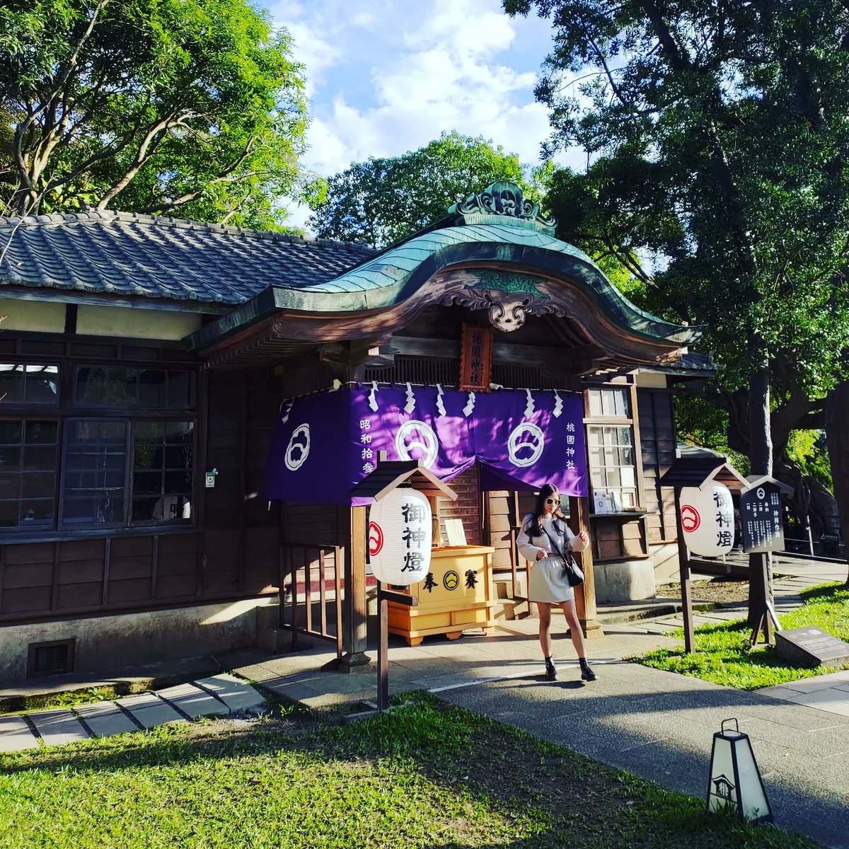 zhihchian's tweet photo. 虎頭山腳下的桃園神社，北台灣保存相對完善的遺址，假日偶有活動，沒人的時候有廟宇的清冽，人多時有市集的鬧熱。
個人眉批：神社是神社，忠烈祠是忠烈祠，本就該一邊一國。
#桃園神社 #虎頭山 https://t.co/Luh4h0eNwM