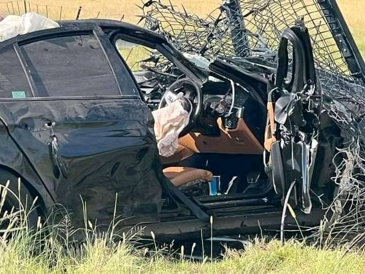 MDNnewss's tweet photo. Accident scene which claimed the lives of Free State Education MEC, Tate Makgoe and his bodyguard, while another one survived with moderate injuries on the N1, Winburg on Sunday morning.
#RIPTateMakgoe #RIPTate https://t.co/SVm5QaBXjt