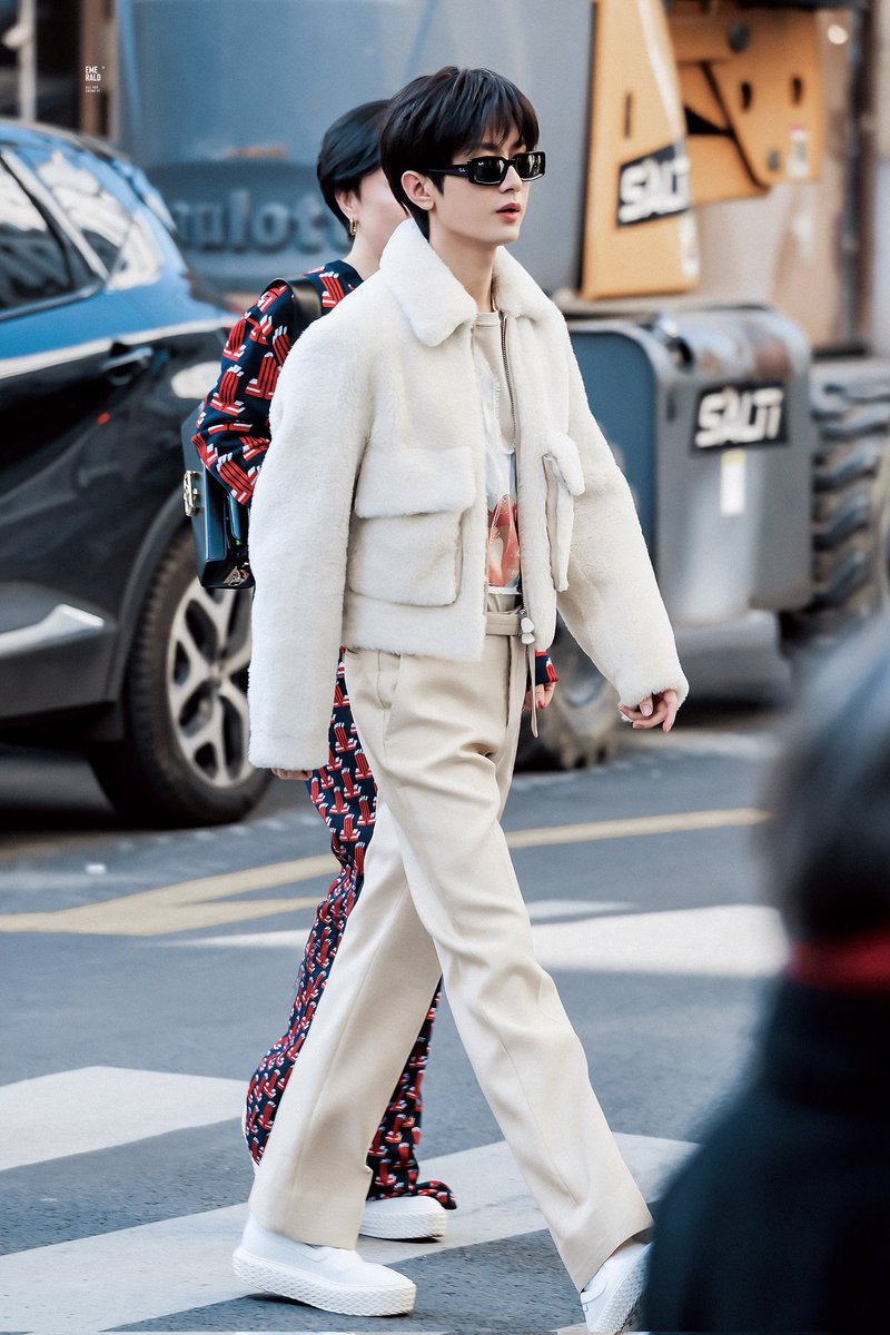 DeardreamingJoy's tweet photo. Love U, Chengyi ! Have fun babe! 
@Lanvin 
CHENGYI FOR LANVIN #ChengYixLanvinFW23 https://t.co/8PMqP3IFio