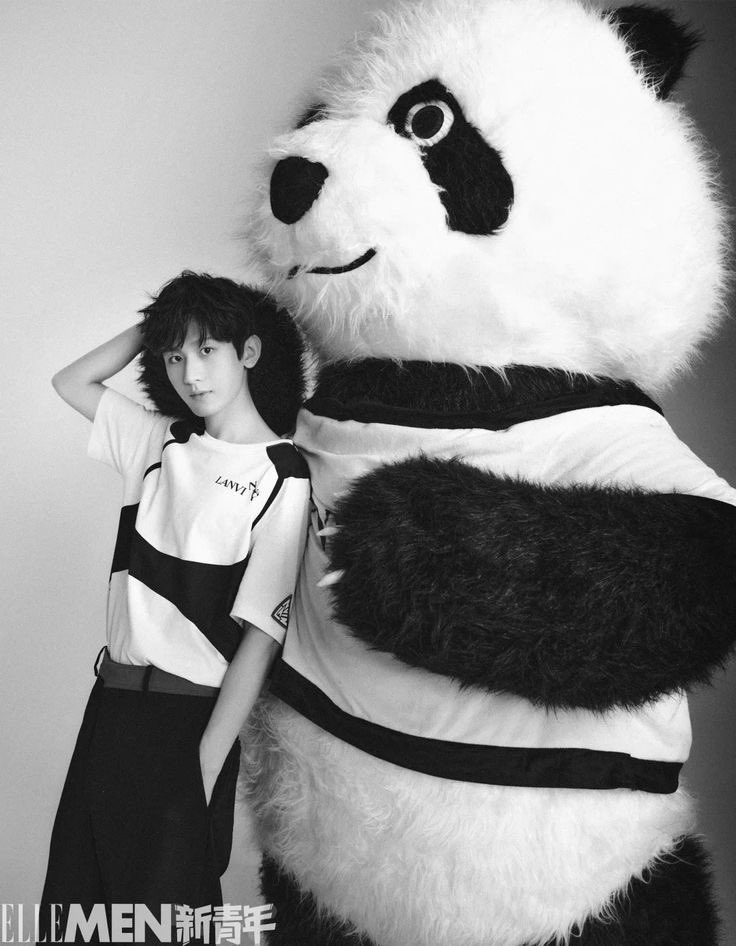 Daisy170590's tweet photo. cheng yi you are always as bright as the stars in the sky✨
@LANVIN 
CHENGYI FOR LANVIN
#ChengYixLanvinFW23 https://t.co/dncg6rohAu