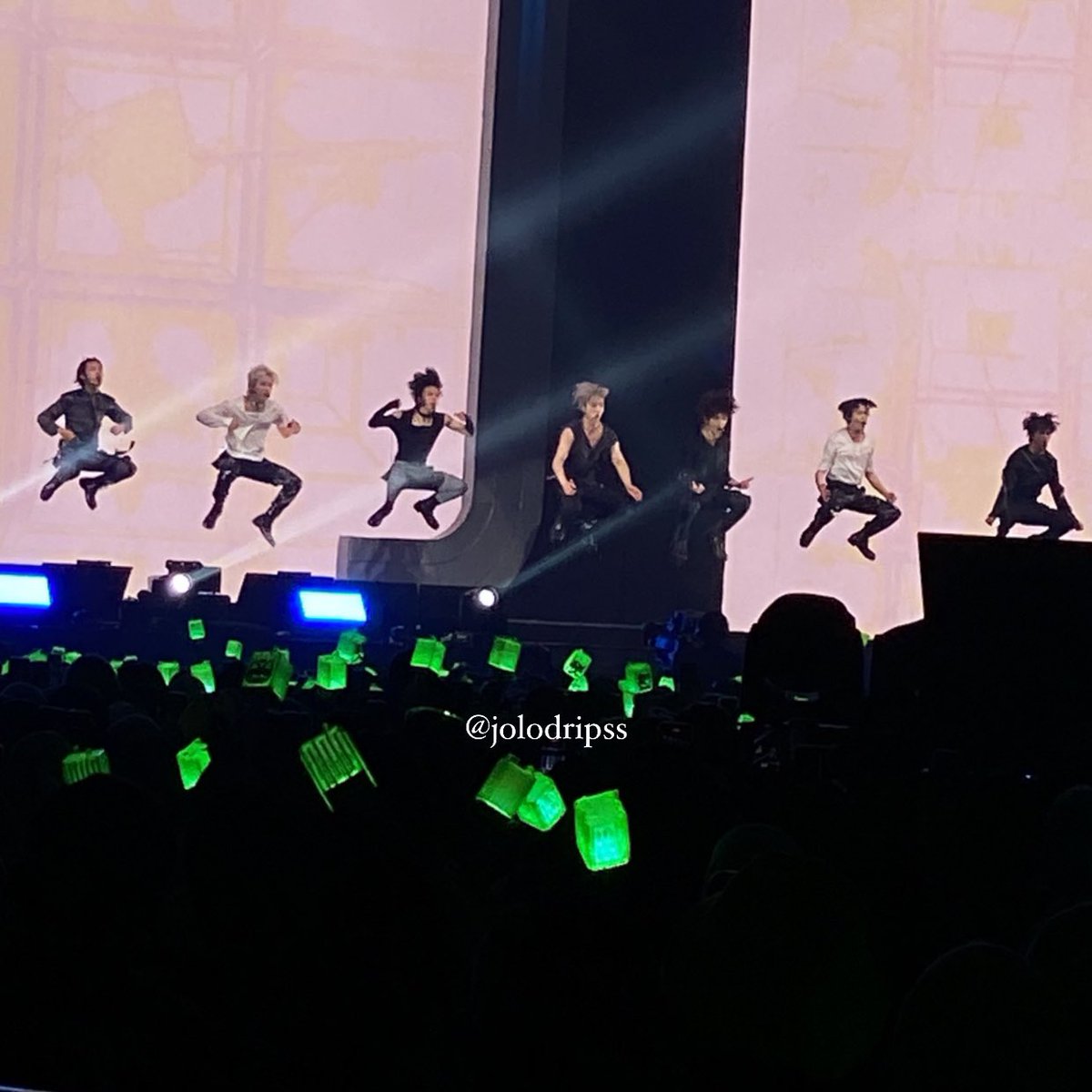 NCTDreamINA's tweet photo. /dreamies wow this is legend 😭 cr. jolodripss https://t.co/oqqM2d8CnH