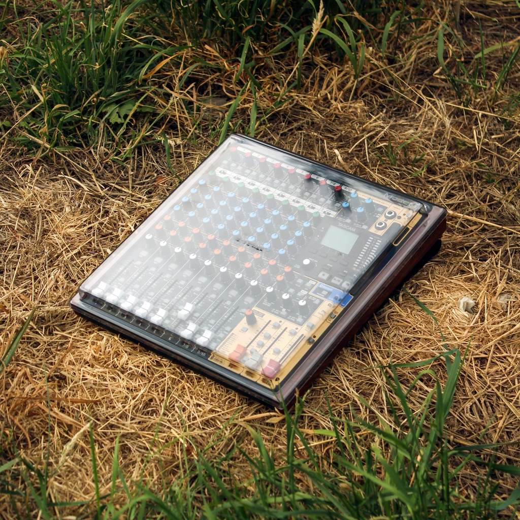 Decksaver's tweet photo. Keep your mixes going! 🎶
Protect the beautiful Tascam Model 12 with our super-tough polycarbonate Decksaver cover ✨
#decksaver #tascam #model12 #daw #mixer #studio #livesound #proaudio #musicproducer https://t.co/pTmTXrlidO