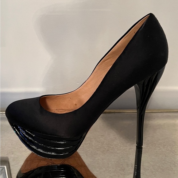 So good I had to share! Check out all the items I'm loving on <a href="/Poshmarkapp/">Poshmark</a> #poshmark #fashion #style #shopmycloset #newbalance #aviatornation #lamb: posh.mk/PDitFLyIAxb