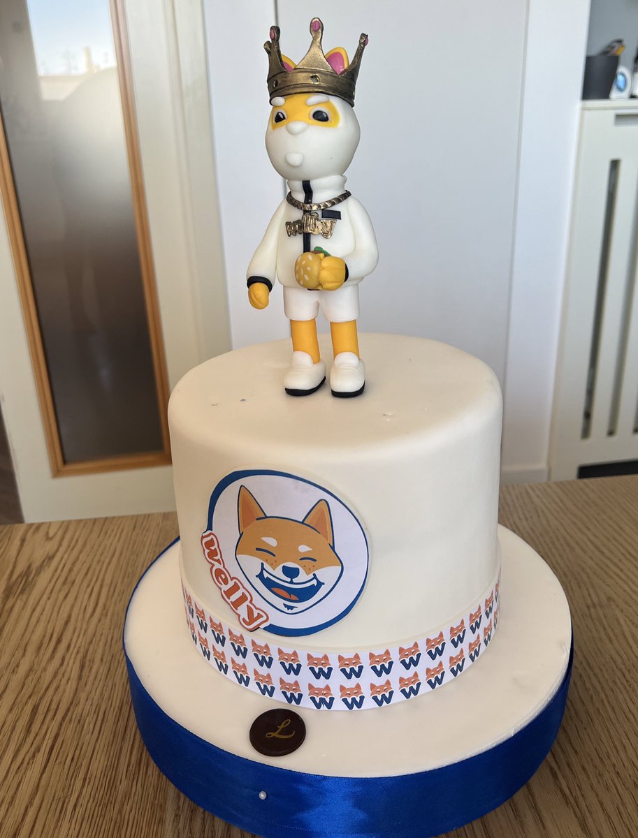 StefanoGugl's tweet photo. it’s my birthday 🎉 
received the best bday cake ever by my loved ones ♥️ @wellyfriends https://t.co/ZDdyS3fy8P