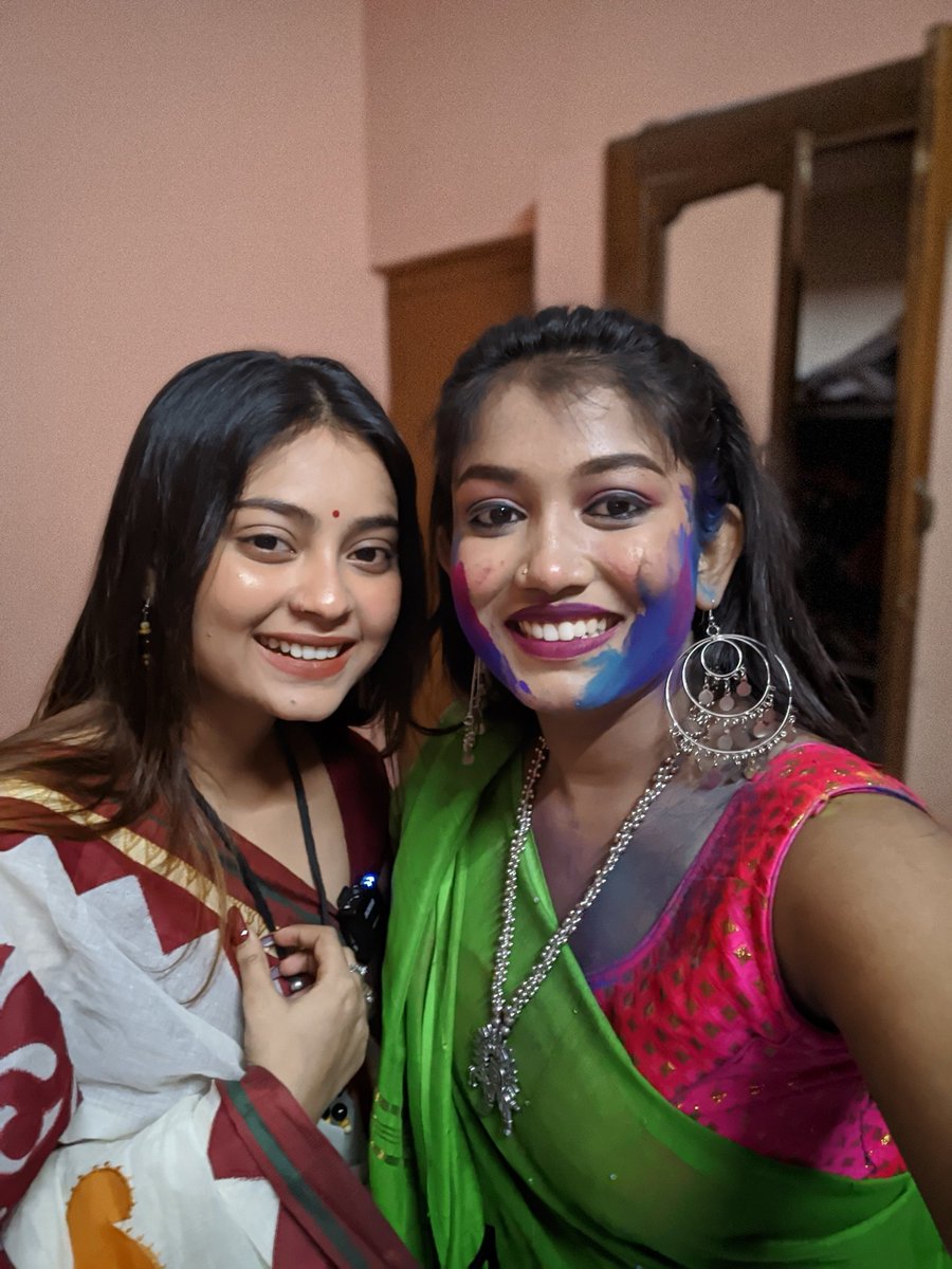 Offic1Debasmita's tweet photo. With Tithi &amp; Tushar ✨🌸👉🥰 https://t.co/x6iLr0xl4X