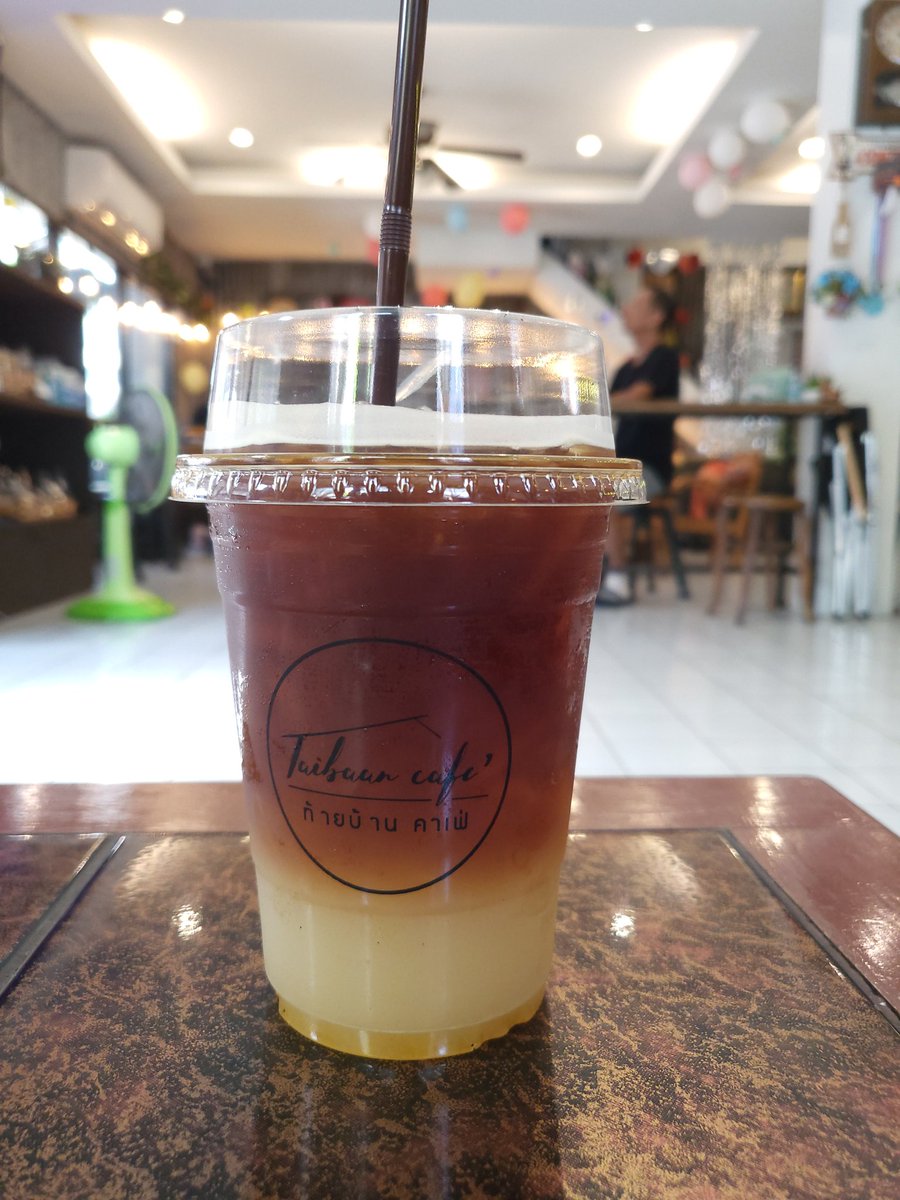 _prapat_'s tweet photo. ท้ายบ้านลาวา (นมปั่น ใส่ coffee jelly ราดกาแฟ) ลงตัวดี ท้ายบ้านแมกม่า (ไอศกรีมวนิลาใส่ coffee jelly ราดด้วยกาแฟเข้มๆ) อร่อย ลงตัวตัดหวาน ตัดกาแฟที่เข้มลงมาอร่อยกำลังดี และอเมริกาโน่ยูซุ https://t.co/sp9oGbVyN0