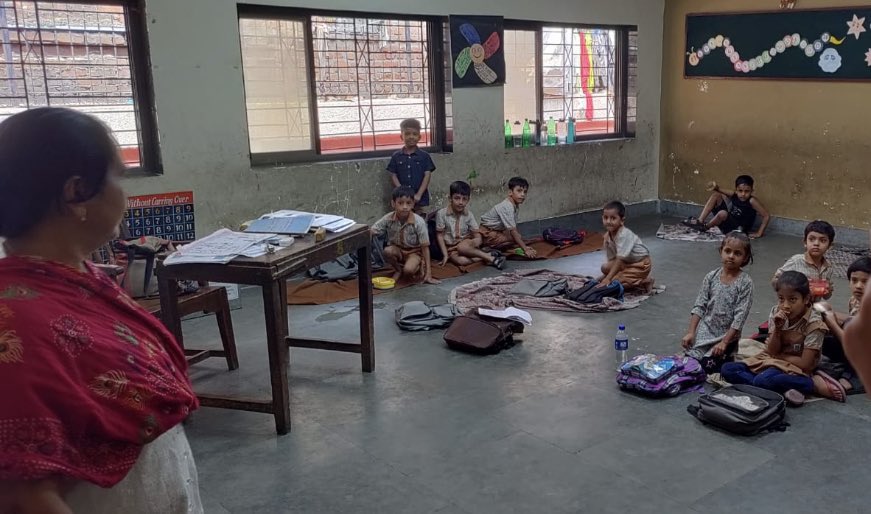 MaitreyiJichkar's tweet photo. Looking for CSR funding/donors to get desk benches for a few such schools. Turning to twitter because, it does its thing . ❤️  #thehappyschoolproject https://t.co/ld2kuqYMLz