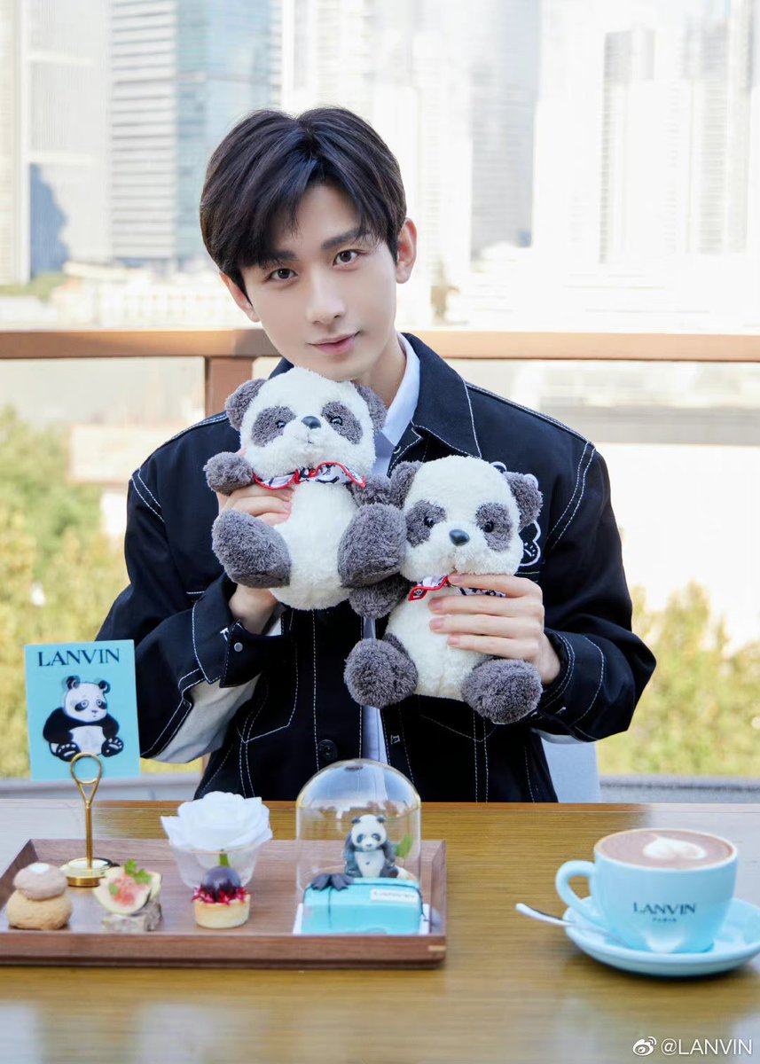 cuc94nan's tweet photo. Yêu thương không nói nên lời,hãy mạnh mẽ lên anh nhé 

@LANVIN
CHENGYI FOR LANVIN
#ChengYixLanvinFW23 https://t.co/mI8btTNDOC