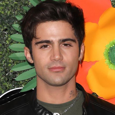 Femboy 🇵🇸🇱🇧🇦🇫🇲🇹 on Twitter: "He’s a creep and I honestly don’t get why