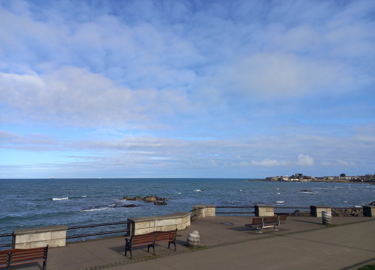 Gorgeous 🌊 Yummy hot 🍫 #100daysofwalking #bryanscoffee #dunlaoghaire <a href="/NewstalkFM/">NewstalkFM</a> <a href="/NTBreakfast/">Newstalk Breakfast</a> #bliss