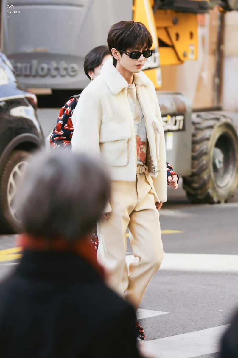 phothiky1705's tweet photo. Phó Thi Kỳ mãi mãi là thần
 @LANVIN
CHENGYI FOR LANVIN
#ChengYixLanvinFW23 https://t.co/YQB5LnyqLs