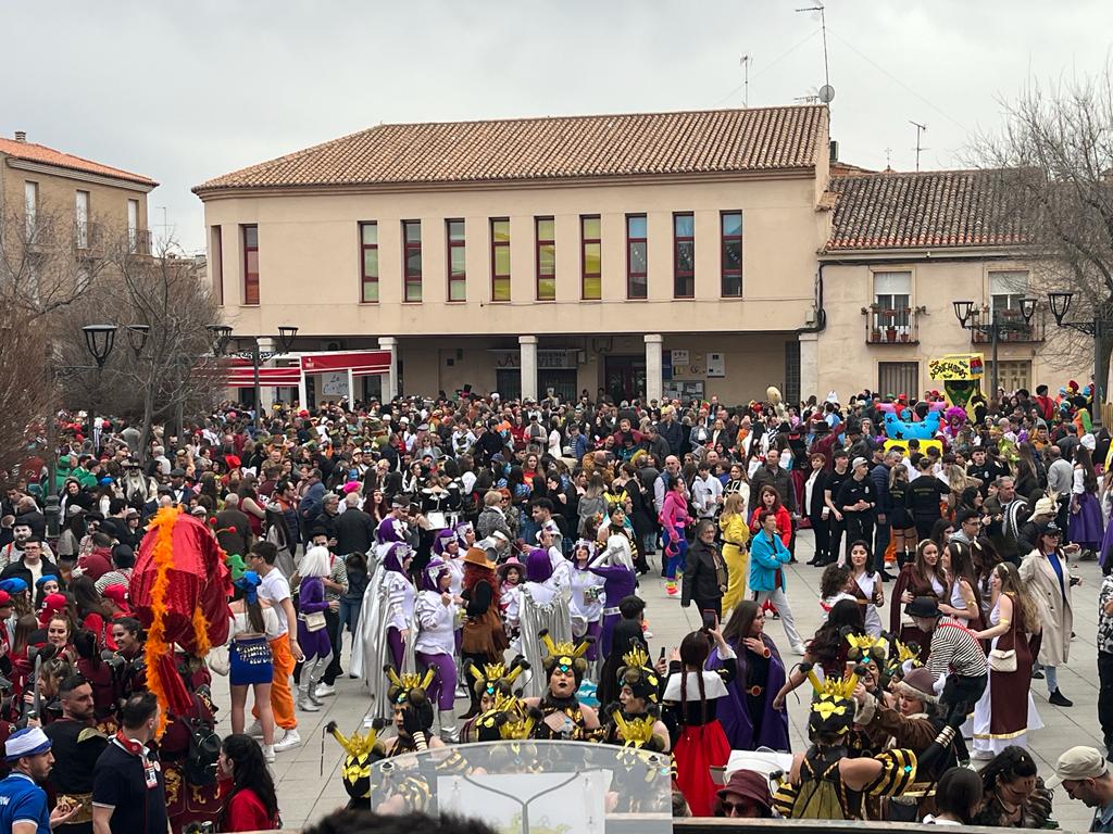 Ayto_Santa_Cruz's tweet photo. 📸 Desde el Ayuntamiento, queremos agradecer a cada trabajador y trabajadora municipal y a cada vecino y vecina el esfuerzo que, en cada fecha señalada, aportan su granito de arena para que todo sea un éxito, como ha sido nuestro Carnaval 2023. 

❤️ ¡Gracias por vuestro trabajo! https://t.co/t6o9oaDPmR
