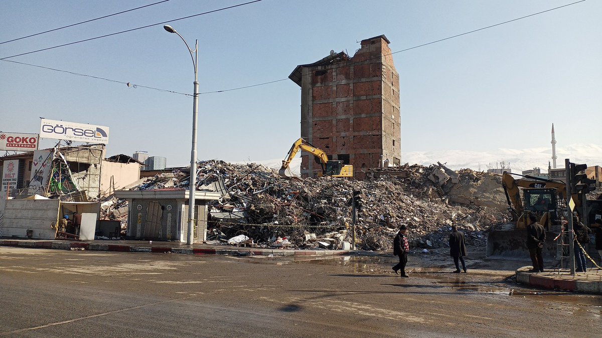 En güzel deniz: henüz gidilmemiş olandır. 
En güzel çocuk: henüz büyümedi.
En güzel günlerimiz: henüz yaşamadıklarımız
Ve sana söylemek istediğim en güzel söz: henüz söylememiş olduğum sözdür...
🇹🇷 😔
#MalatyaYalnızKaldı
<a href="/haluklevent/">Haluk Levent ( Ahbap Ekibi )</a> <a href="/ahbap/">Ahbap</a>
<a href="/OguzhanUgur/">Oğuzhan Uğur</a> <a href="/BabalaTv/">BaBaLa TV</a>