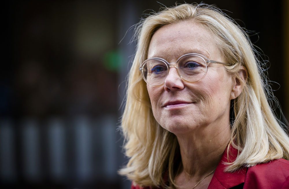 WNLOpZondag's tweet photo. Sigrid Kaag nu in WNL op Zondag! De D66-partijleider waarschuwt voor stagnatie in het stikstofdossier als rechtse partijen winst boeken bij de Provinciale Statenverkiezingen. Maar wat doet D66 als ook coalitiepartners dwars liggen? Kijk nu mee! Op @NPO1 #WNL @D66 @SigridKaag https://t.co/aElQc6q2VL