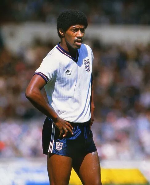 robertmdaws's tweet photo. 1984 International Friendly - #England 0 Soviet Union 2
#MarkChamberlain of England at Wembley Stadium https://t.co/17Vh1jW3fY