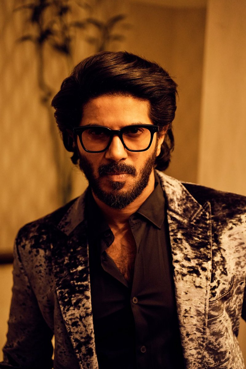 SkCineUpdates's tweet photo. STYLISH HUNK - Dulquer looks Dapper in the latest Clicks 🤌💥🔥 

#DulquerSalmaan @dulQuer @trendytollyPR #KingOfKotha https://t.co/EpKiFa8iUv