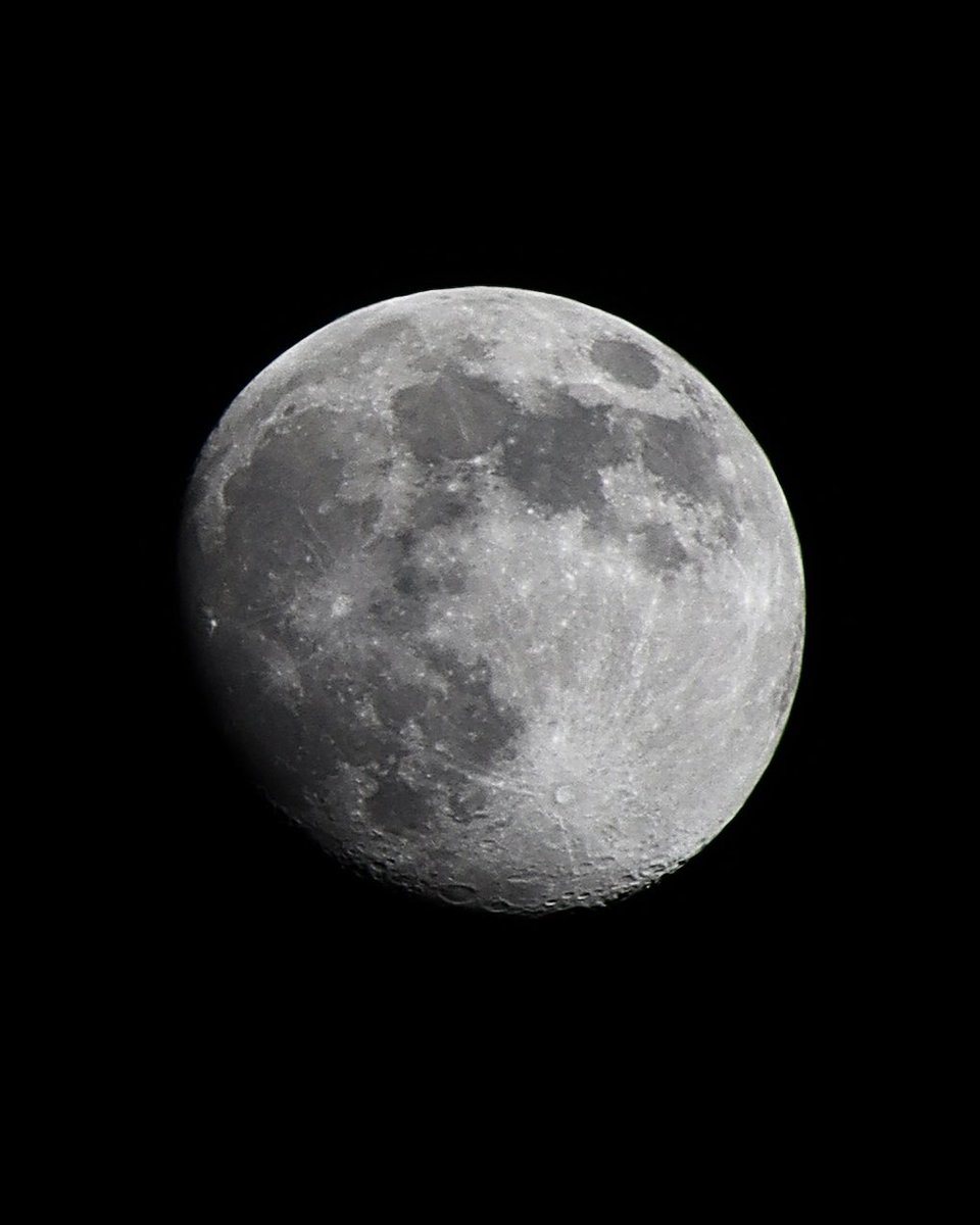 MoonTelAviv's tweet photo. #moon over Tel Aviv. 94% Waxing Gibbous. Beautiful clear night. #Astrophotography #photographers https://t.co/NDoUdjahyu