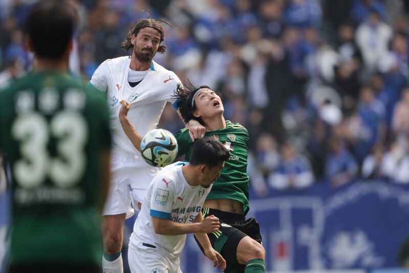rioriver_'s tweet photo. #KLeague 
#Kリーグ1
2023.03.05
全北現代×水原三星　

#DaveBulthuis 
@DaveBulthuis28 https://t.co/pyyECXa9g6